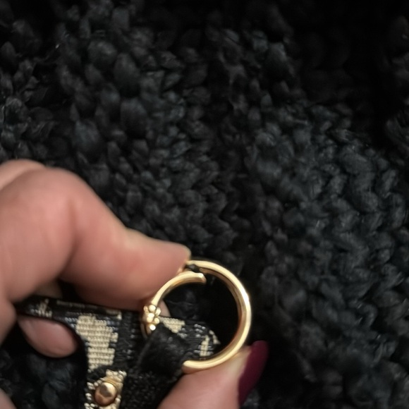 Adorable stylish iPhone 15 pro max case w/handle kickstand - Picture 7 of 7